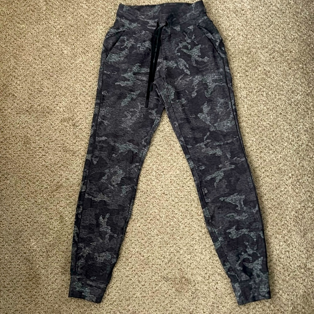 Lululemon camo joggers